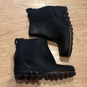 Women’s SOREL wedge boots, 8, NWOT